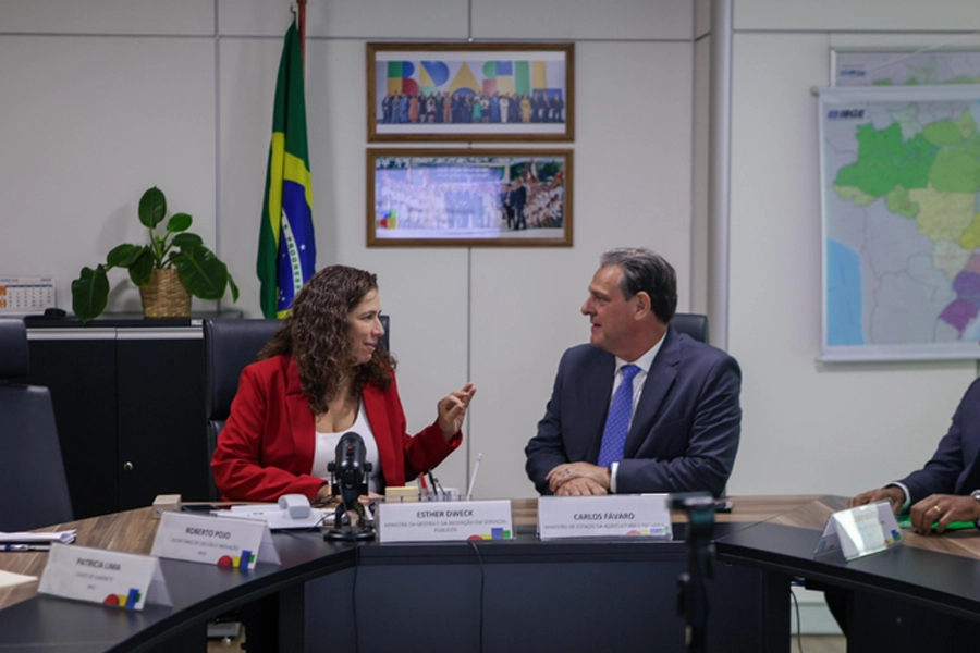 Ministros Fávaro e Esther Dweck dialogam sobre a reestruturação do Inmet