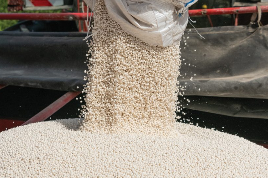 Valorização de fertilizantes e defensivos eleva custos de produção no início de 2026