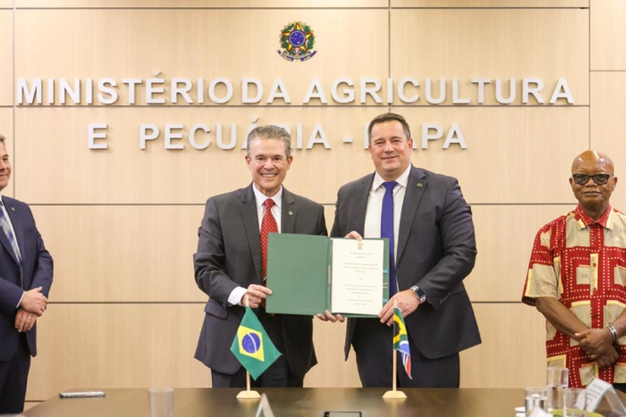 Ministro André de Paula firma memorando com a África do Sul para cooperação agropecuária