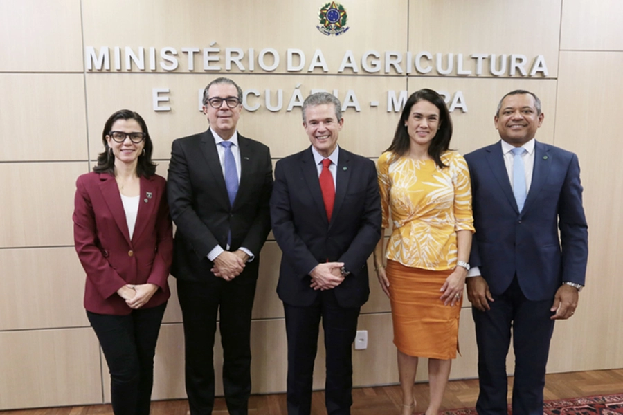 Ministro André de Paula recebe presidente da ABIA para debater indústria de alimentos no Brasil