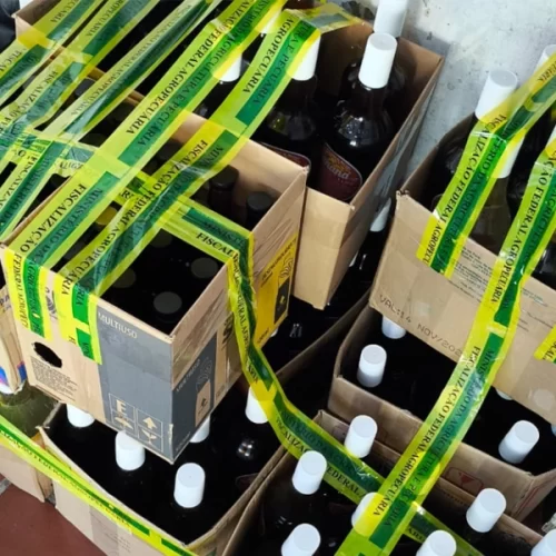 Mapa apreende mais de 1.300 litros de bebidas irregulares em Morretes (PR)