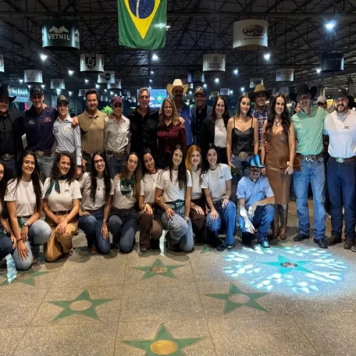 Calçada da Fama Vetnil eterniza o atleta Anderson Carreira pela melhor média de 2025 na maior prova de três tambores da América Latina