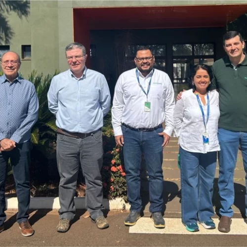 Colombianos conhecem iniciativas do Fundecitrus no combate ao greening e CVC