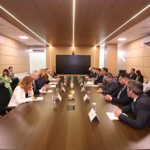 Ministro Fávaro realiza bilateral com ministra da Agricultura da Rússia