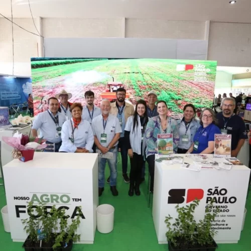 Secretaria de Agricultura firma convênios com municípios durante o Conexidades 2025