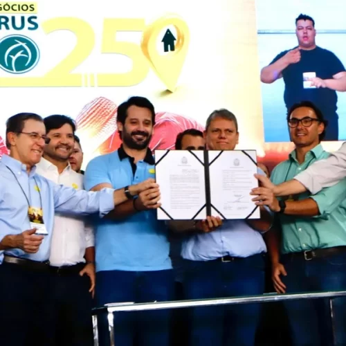 Secretaria de Agricultura faz anúncios voltados ao cooperativismo na abertura da Coopercitrus Expo 2025