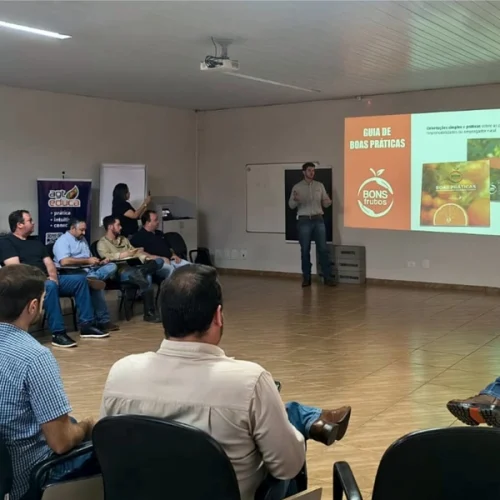 Fundecitrus realiza reunião com produtores da região de Santa Cruz do Rio Pardo (SP)