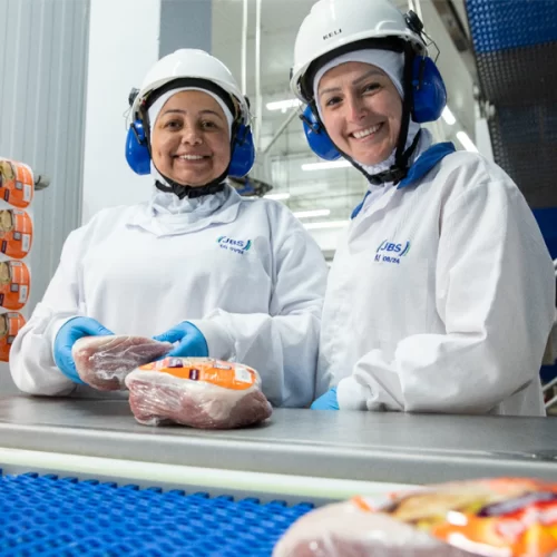 JBS tem mais de 400 vagas de emprego abertas no interior de SP