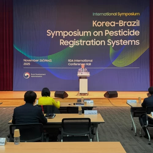 Brasil apresenta avanços regulatórios em agrotóxicos e bioinsumos em simpósio na Coreia do Sul