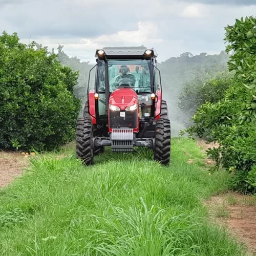 Tratores ganham protagonismo no processo de mecanização das lavouras de laranja