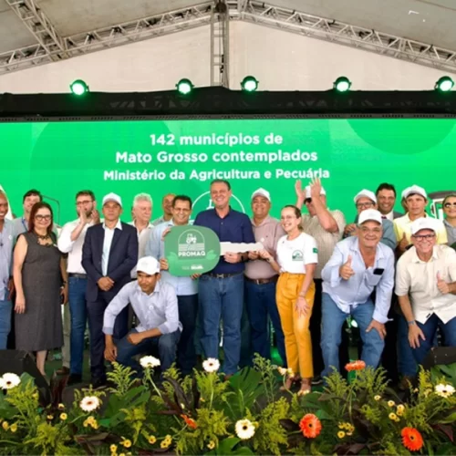 Mais de 500 máquinas do Mapa beneficiam infraestrutura dos municípios mato-grossenses
