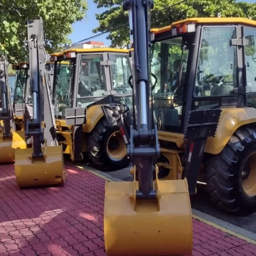 Mapa realiza entrega de maquinário agrícola para municípios fluminenses