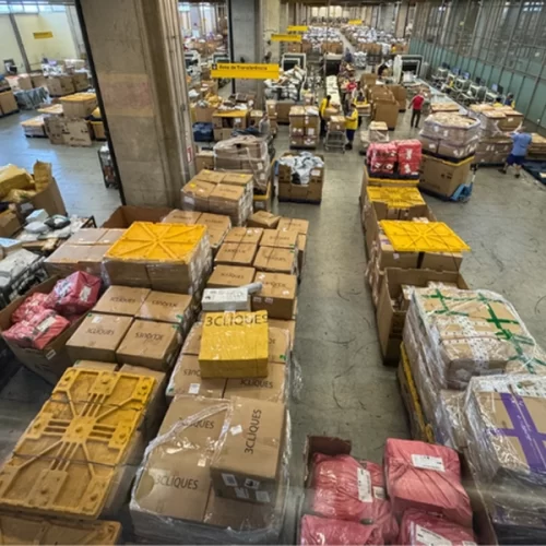 Mapa treina operadores de raio x para barrar mercadorias importadas proibidas