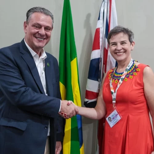 Ministro Fávaro discute sustentabilidade e financiamento com ministra da Natureza do Reino Unido na COP30