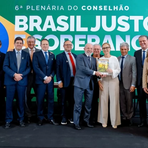 Ministro Fávaro entrega Agenda Positiva do Agro ao presidente Lula