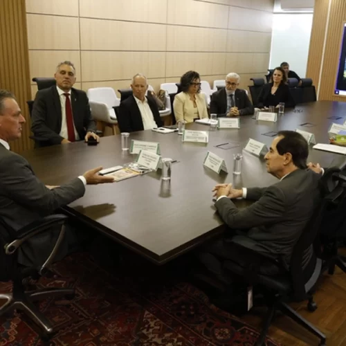 Ministro Fávaro recebe setor cafeeiro para alinhar estratégias de promoção internacional e financiamento da atividade