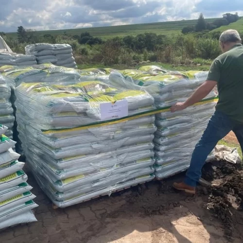 Operação apreende 336 toneladas de fertilizante orgânico sem registro no Mapa no interior de SP