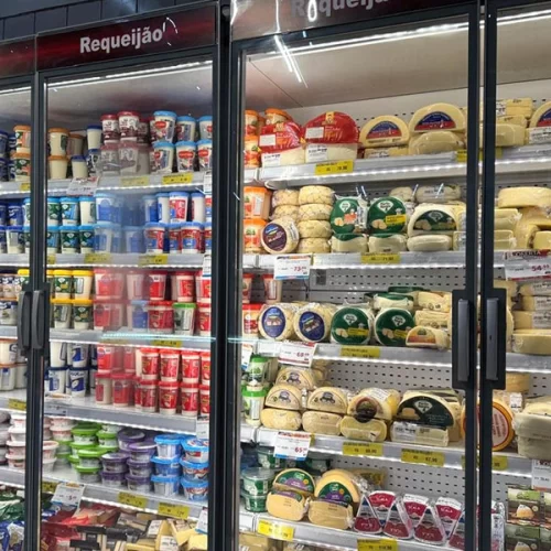 Produção recorde e preços em queda: perspectivas para o mercado de leite em 2026