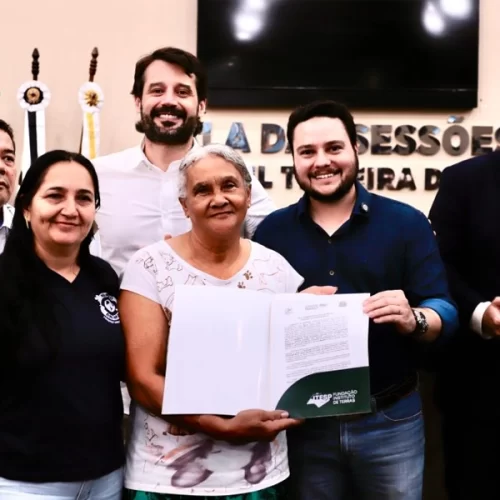 Secretaria de Agricultura de SP entrega 51 títulos de regularização fundiária urbana em Andradina