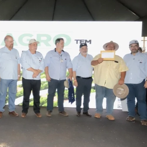 Agrishow 2026: Secretaria de Agricultura entrega primeiro rebanho de búfalo genotipado do Brasil para pecuarista